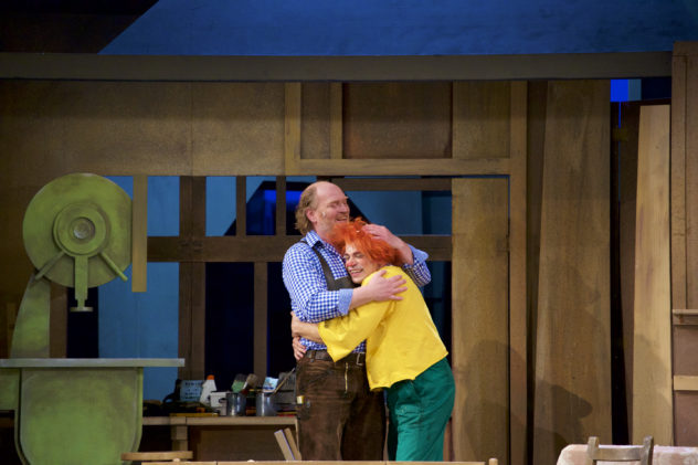 Ferdinand Dörfler (Meister Eder), Benjamin Oeser (Pumuckl) © Christian POGO Zach